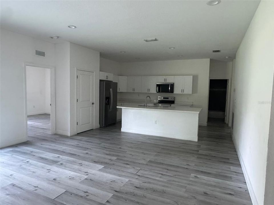 Activo con contrato: $254,900 (3 camas, 2 baños, 1749 Pies cuadrados)