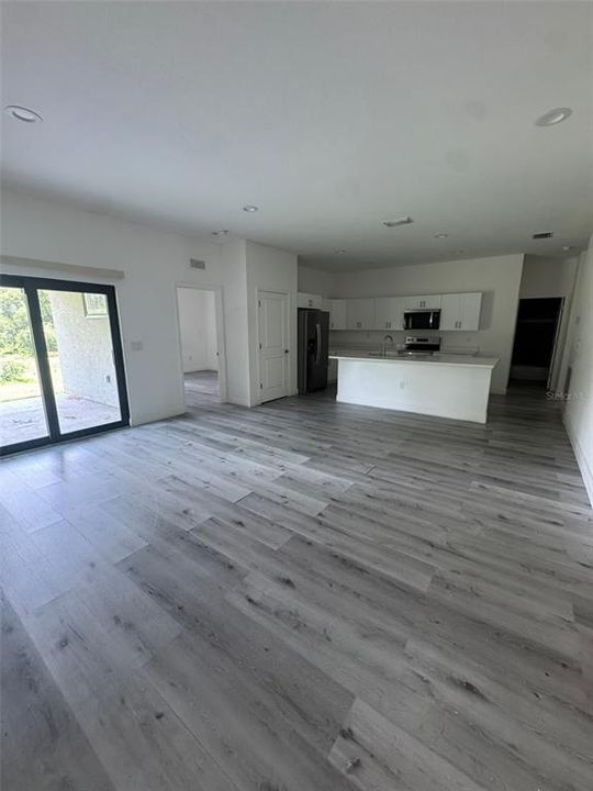 Activo con contrato: $254,900 (3 camas, 2 baños, 1749 Pies cuadrados)