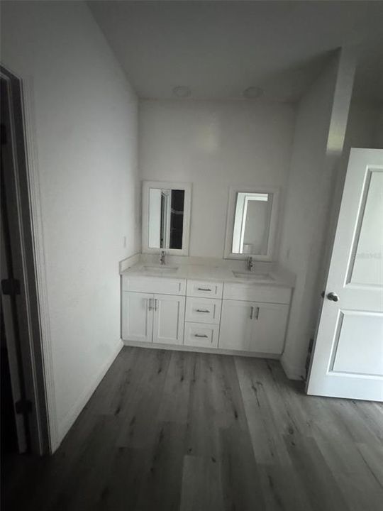 Activo con contrato: $254,900 (3 camas, 2 baños, 1749 Pies cuadrados)