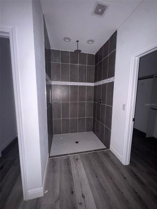 Activo con contrato: $254,900 (3 camas, 2 baños, 1749 Pies cuadrados)