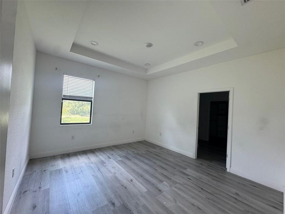 Activo con contrato: $254,900 (3 camas, 2 baños, 1749 Pies cuadrados)