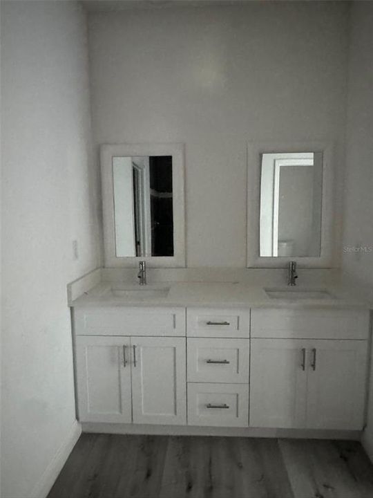 Activo con contrato: $254,900 (3 camas, 2 baños, 1749 Pies cuadrados)