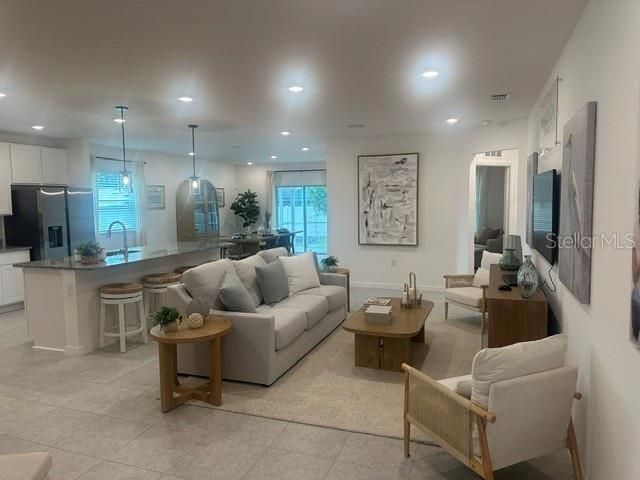 En Venta: $399,900 (4 camas, 2 baños, 1876 Pies cuadrados)