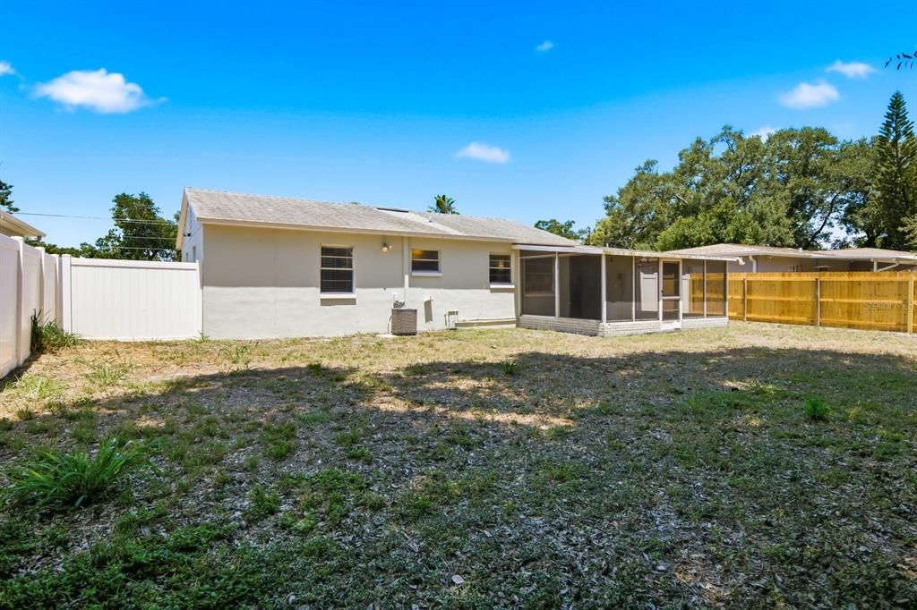 For Sale: $359,900 (3 beds, 1 baths, 925 Square Feet)
