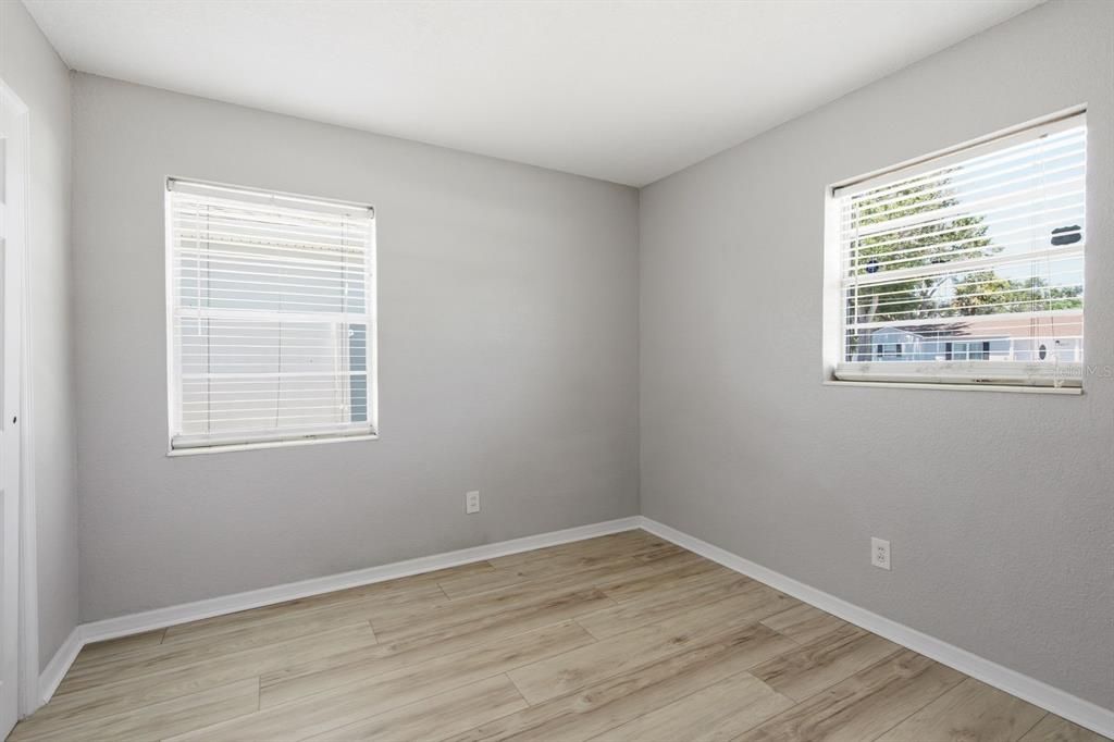 For Sale: $359,900 (3 beds, 1 baths, 925 Square Feet)