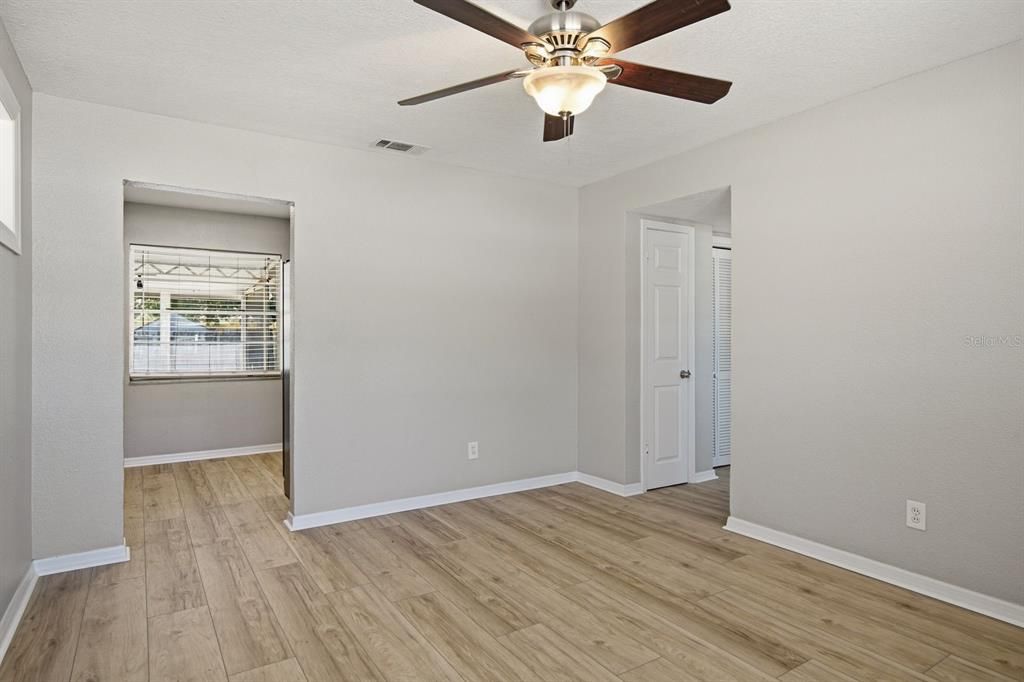 For Sale: $359,900 (3 beds, 1 baths, 925 Square Feet)