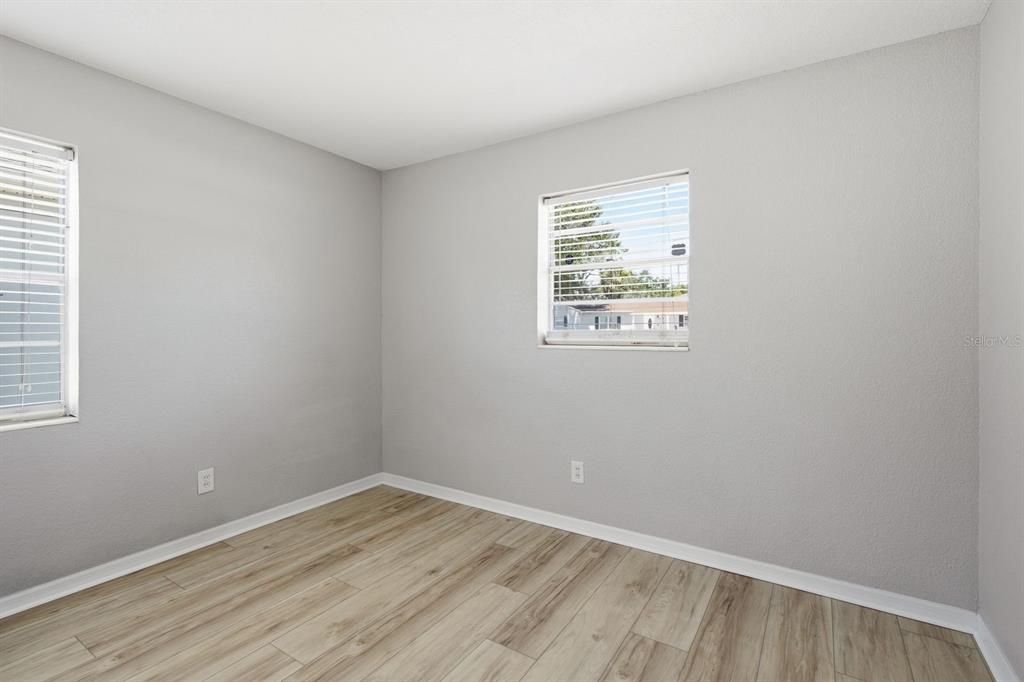 For Sale: $359,900 (3 beds, 1 baths, 925 Square Feet)