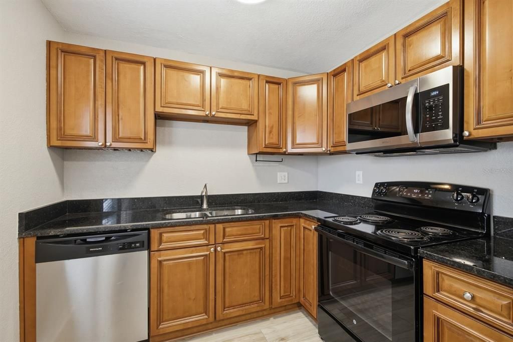 For Sale: $359,900 (3 beds, 1 baths, 925 Square Feet)