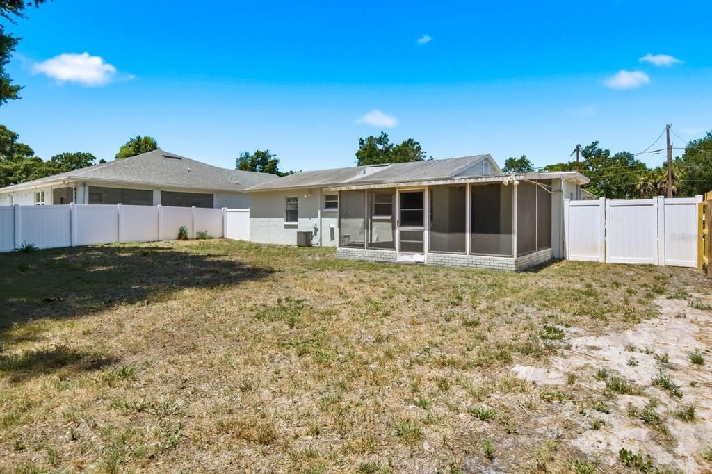For Sale: $359,900 (3 beds, 1 baths, 925 Square Feet)