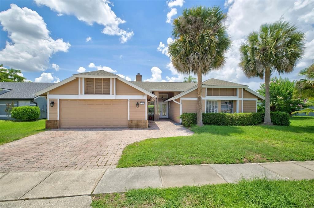 For Sale: $499,900 (4 beds, 2 baths, 2427 Square Feet)