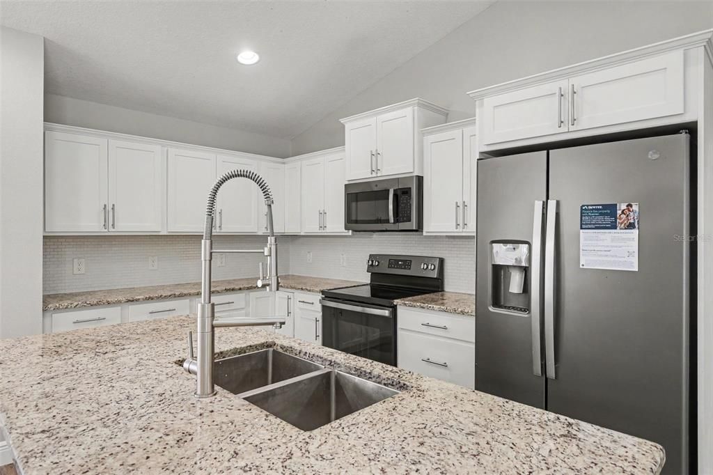 На продажу: $289,900 (3 спален, 2 ванн, 1710 Квадратных фут)