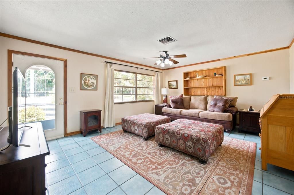 For Sale: $580,000 (2 beds, 2 baths, 1200 Square Feet)