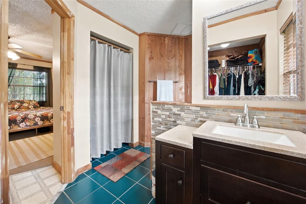 For Sale: $580,000 (2 beds, 2 baths, 1200 Square Feet)
