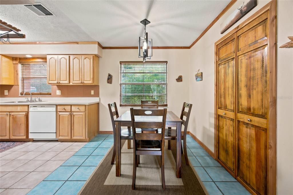 For Sale: $580,000 (2 beds, 2 baths, 1200 Square Feet)