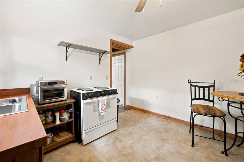 For Sale: $580,000 (2 beds, 2 baths, 1200 Square Feet)