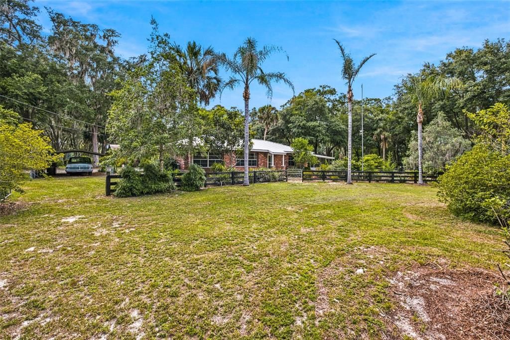 For Sale: $580,000 (2 beds, 2 baths, 1200 Square Feet)