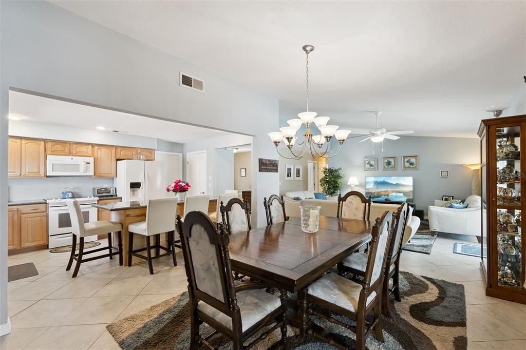 For Sale: $549,900 (3 beds, 2 baths, 1718 Square Feet)