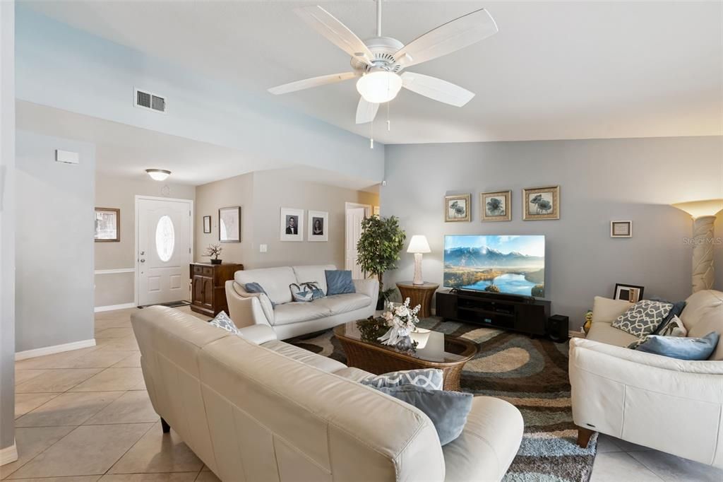 For Sale: $549,900 (3 beds, 2 baths, 1718 Square Feet)