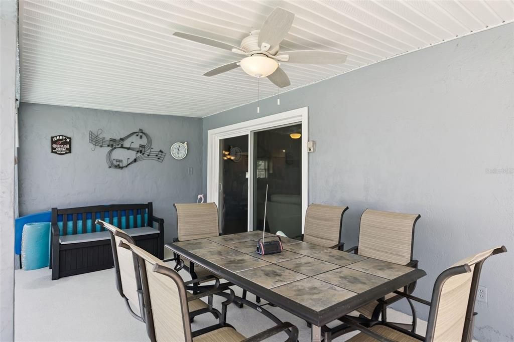 For Sale: $549,900 (3 beds, 2 baths, 1718 Square Feet)