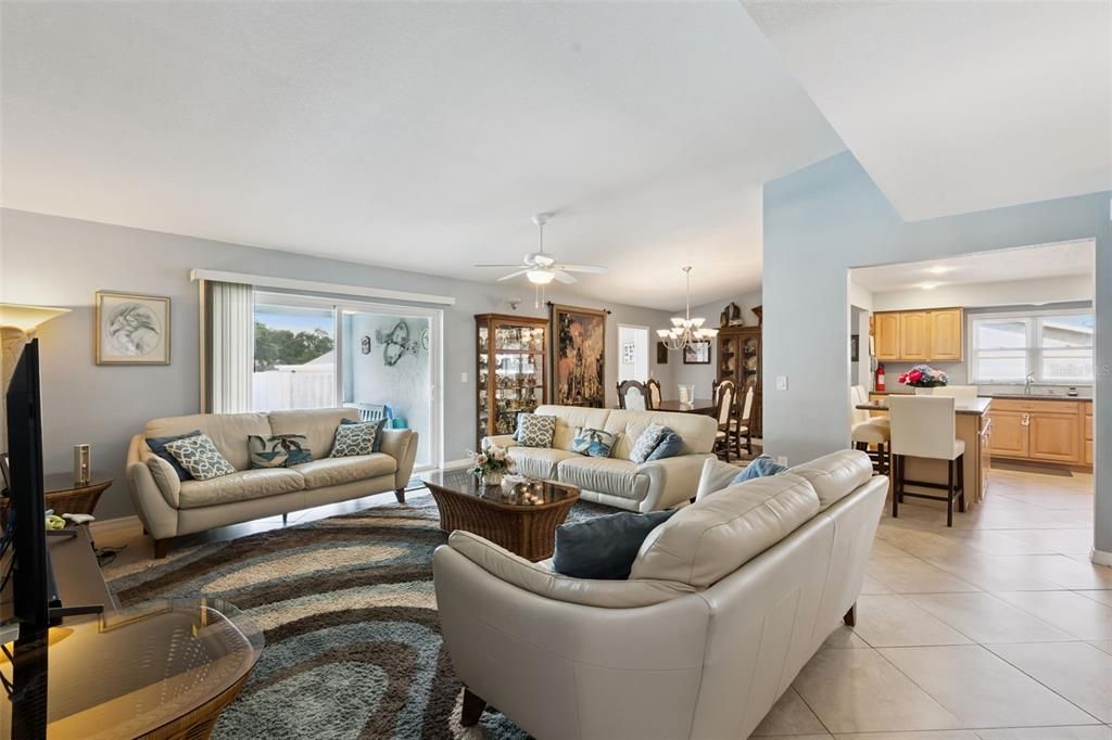 For Sale: $549,900 (3 beds, 2 baths, 1718 Square Feet)