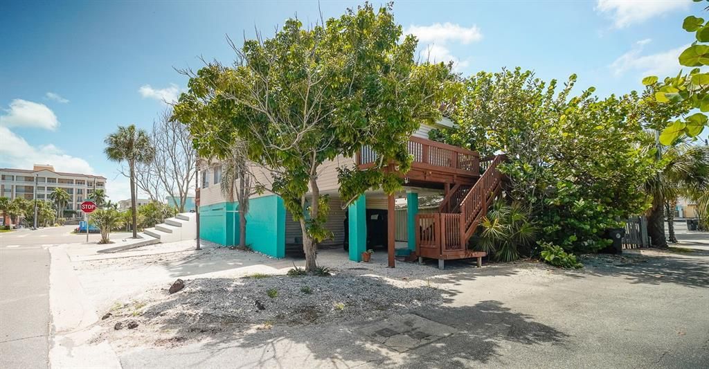 For Sale: $1,250,000 (5 beds, 3 baths, 2449 Square Feet)