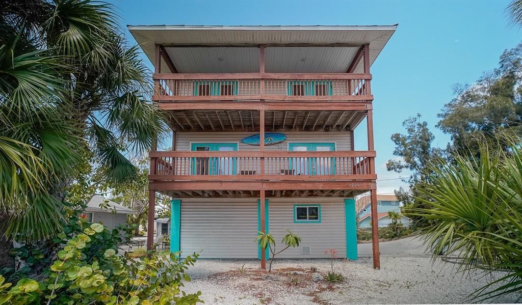 For Sale: $1,250,000 (5 beds, 3 baths, 2449 Square Feet)