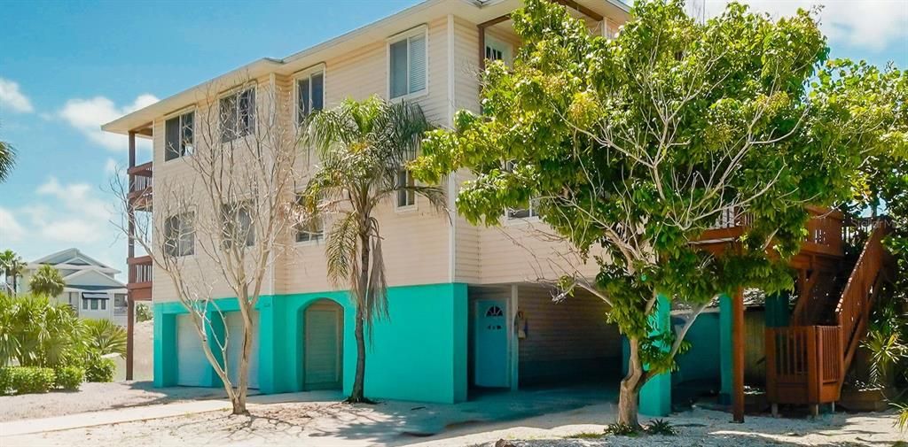 For Sale: $1,250,000 (5 beds, 3 baths, 2449 Square Feet)