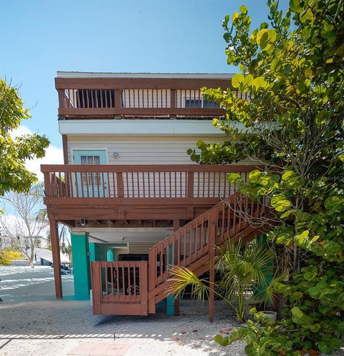 For Sale: $1,250,000 (5 beds, 3 baths, 2449 Square Feet)