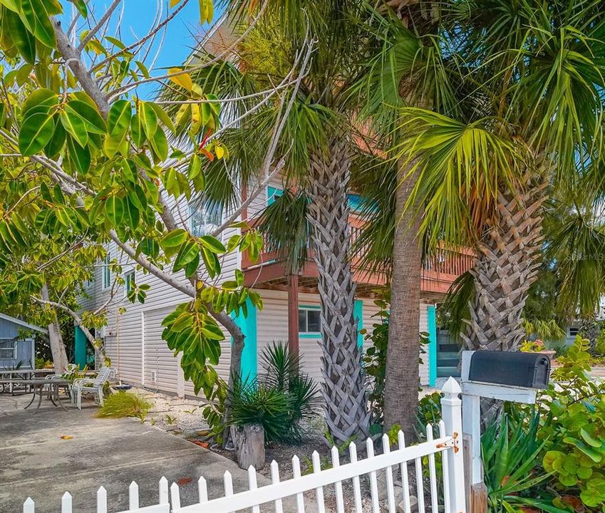 For Sale: $1,250,000 (5 beds, 3 baths, 2449 Square Feet)