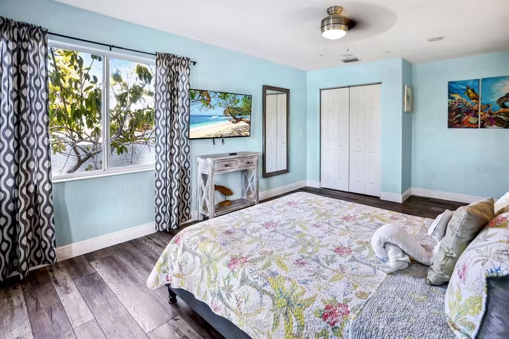 For Sale: $1,395,000 (5 beds, 3 baths, 2449 Square Feet)