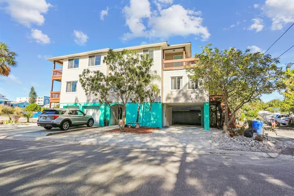 For Sale: $1,395,000 (5 beds, 3 baths, 2449 Square Feet)