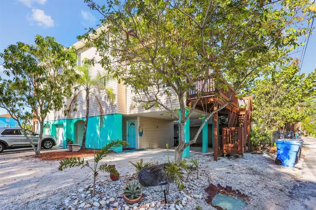 For Sale: $1,250,000 (5 beds, 3 baths, 2449 Square Feet)