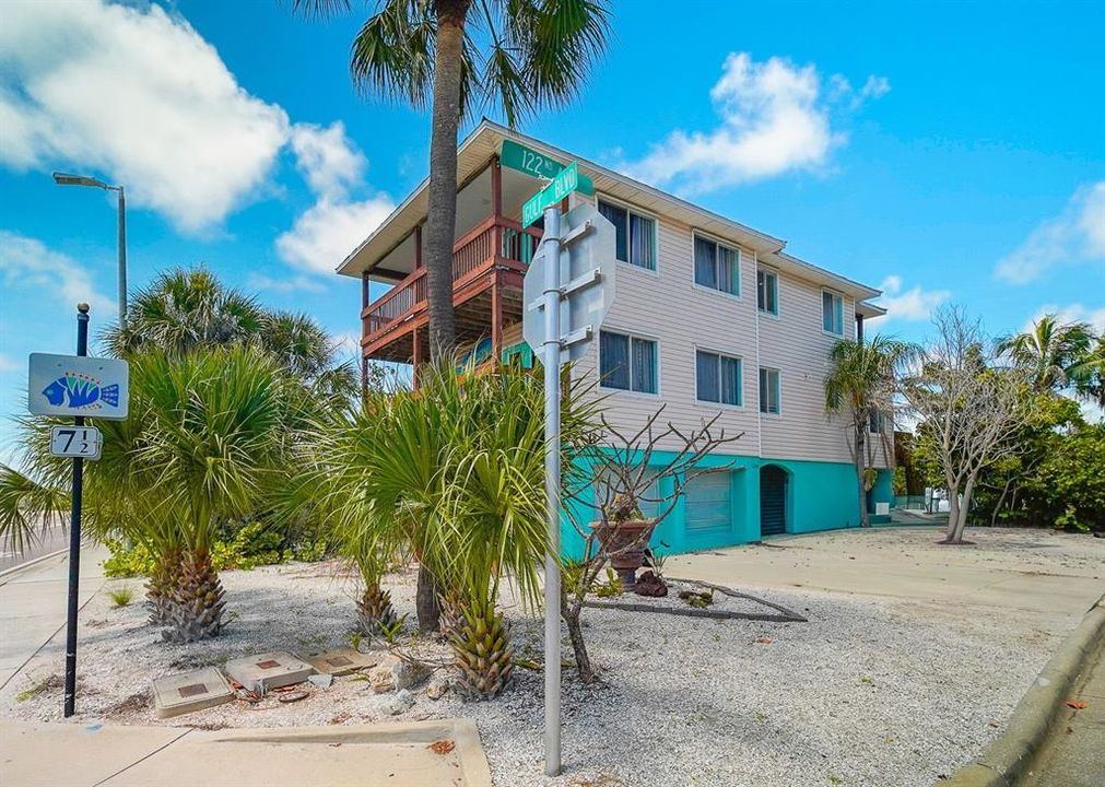 For Sale: $1,250,000 (5 beds, 3 baths, 2449 Square Feet)