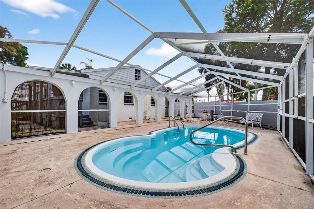 For Rent: $7,000 (6 beds, 3 baths, 2088 Square Feet)