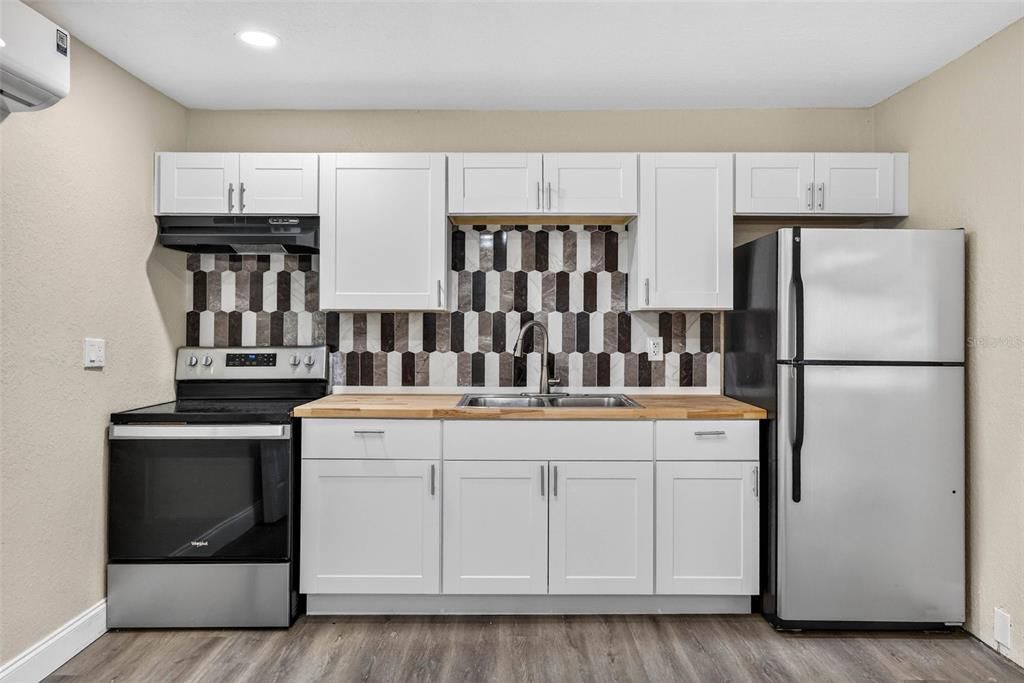 For Rent: $7,000 (6 beds, 3 baths, 2088 Square Feet)