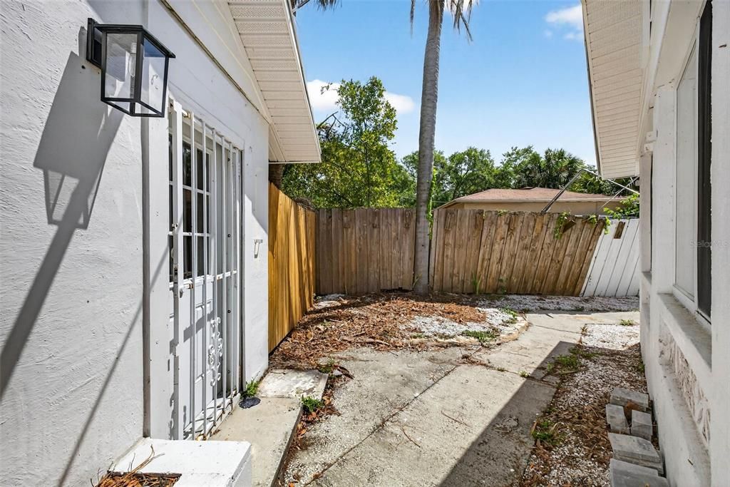 For Rent: $7,000 (6 beds, 3 baths, 2088 Square Feet)