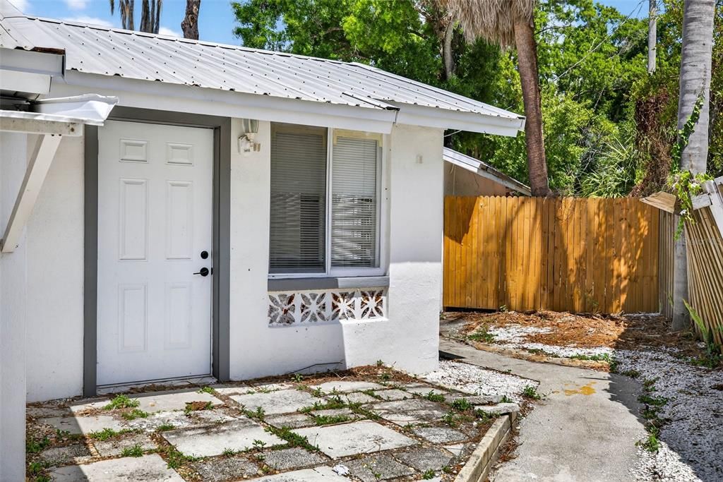 For Rent: $7,000 (6 beds, 3 baths, 2088 Square Feet)