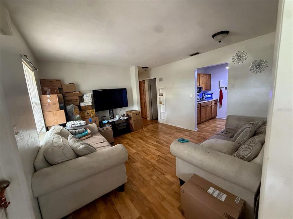 В аренду: $1,500 (3 спален, 1 ванн, 720 Квадратных фут)