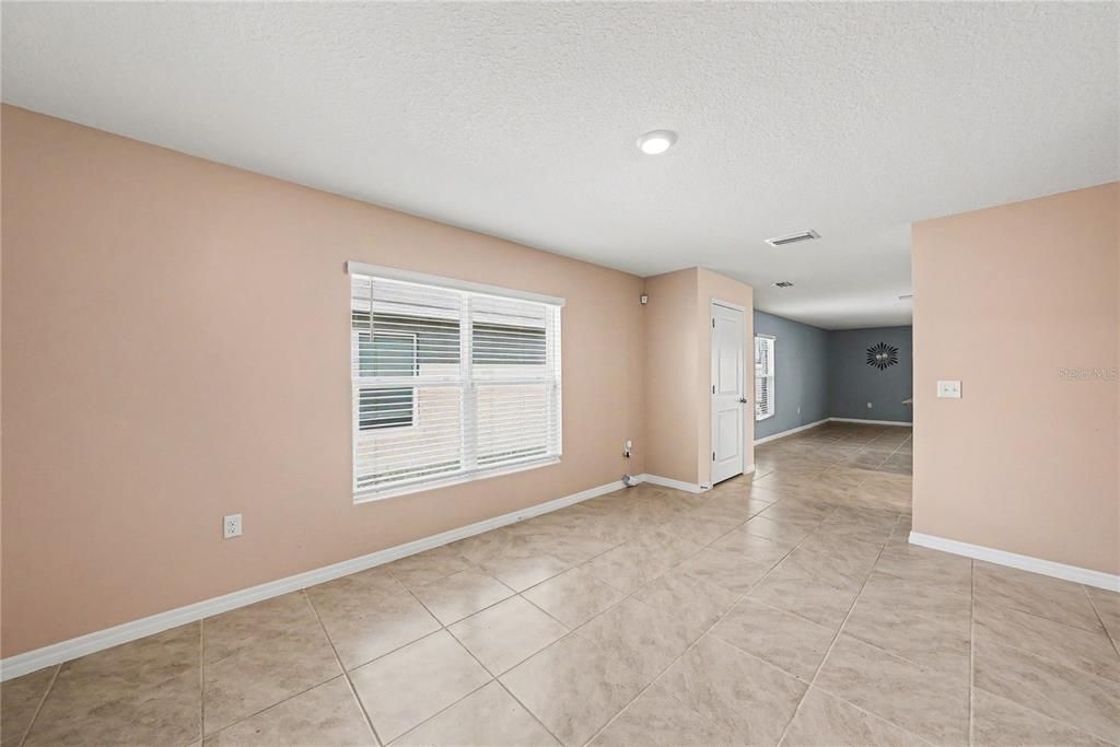 For Sale: $340,000 (3 beds, 2 baths, 1516 Square Feet)