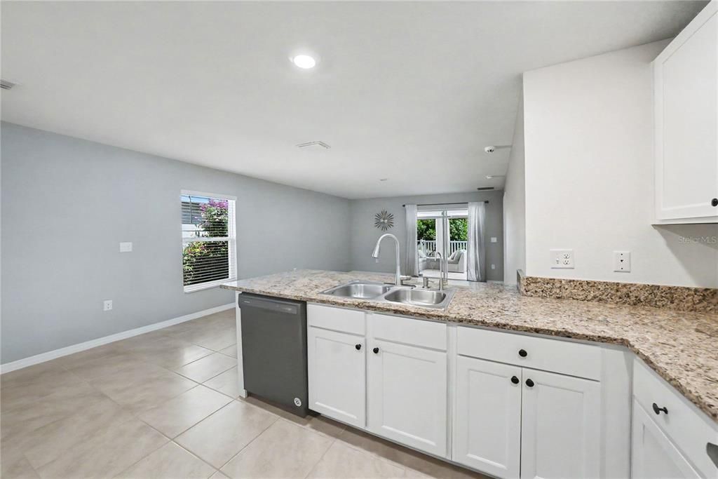 For Sale: $340,000 (3 beds, 2 baths, 1516 Square Feet)