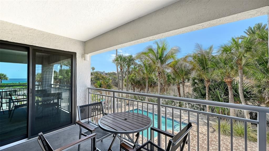 For Sale: $1,195,000 (2 beds, 2 baths, 1200 Square Feet)