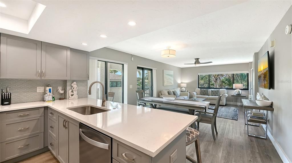 For Sale: $1,195,000 (2 beds, 2 baths, 1200 Square Feet)