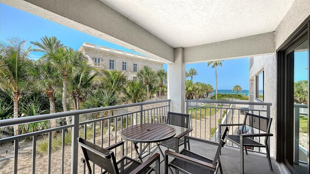 For Sale: $1,195,000 (2 beds, 2 baths, 1200 Square Feet)