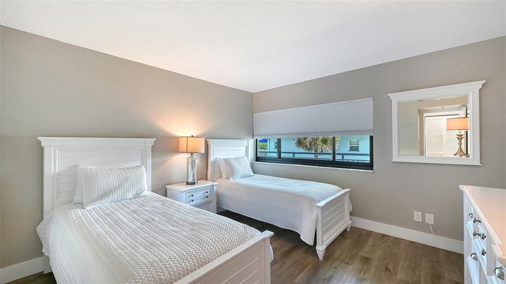 For Sale: $1,195,000 (2 beds, 2 baths, 1200 Square Feet)