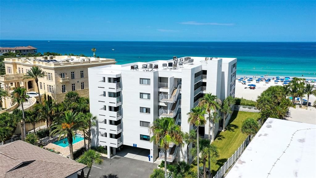 For Sale: $1,195,000 (2 beds, 2 baths, 1200 Square Feet)