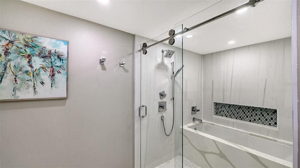 For Sale: $1,195,000 (2 beds, 2 baths, 1200 Square Feet)