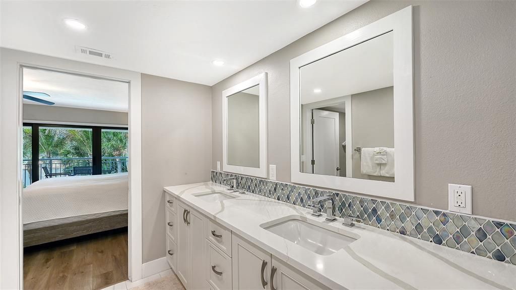 For Sale: $1,195,000 (2 beds, 2 baths, 1200 Square Feet)
