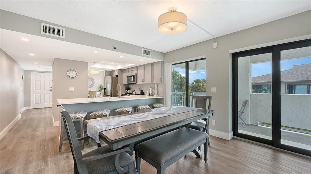 For Sale: $1,195,000 (2 beds, 2 baths, 1200 Square Feet)