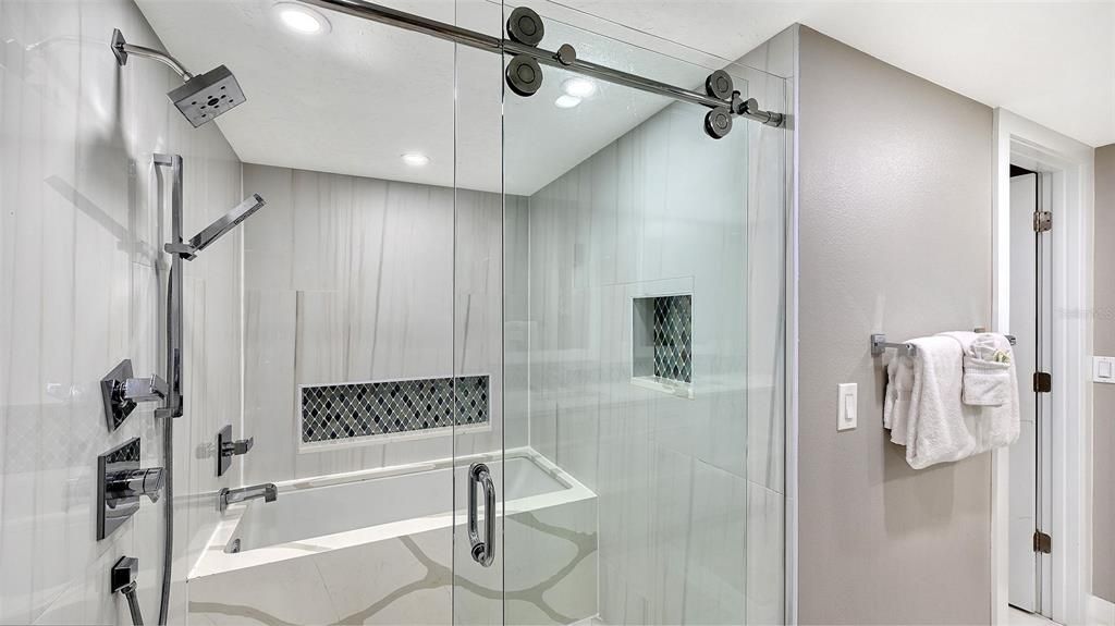 For Sale: $1,195,000 (2 beds, 2 baths, 1200 Square Feet)