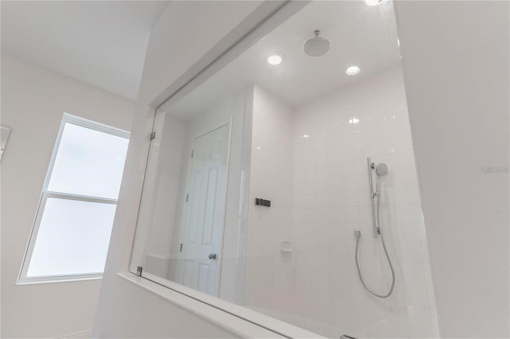 For Rent: $4,400 (5 beds, 3 baths, 3800 Square Feet)